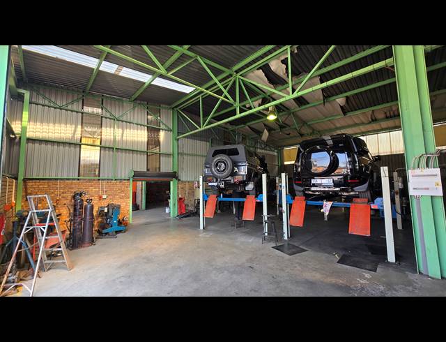 500M² WAREHOUSE TO LET IN SEBENZA